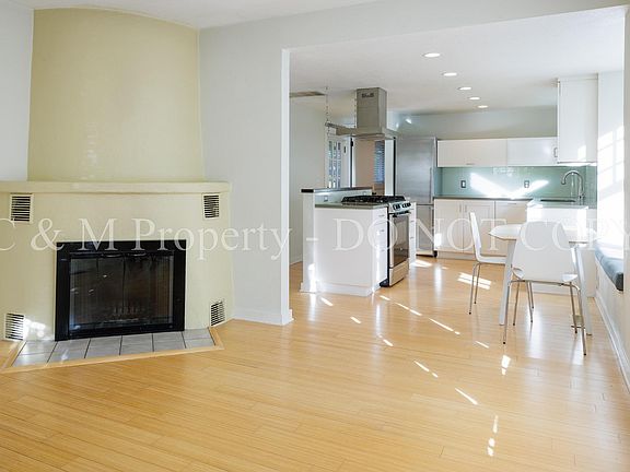 Living room - Kitchen