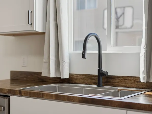 2242 Orchard St #2, Lincoln, NE 68503