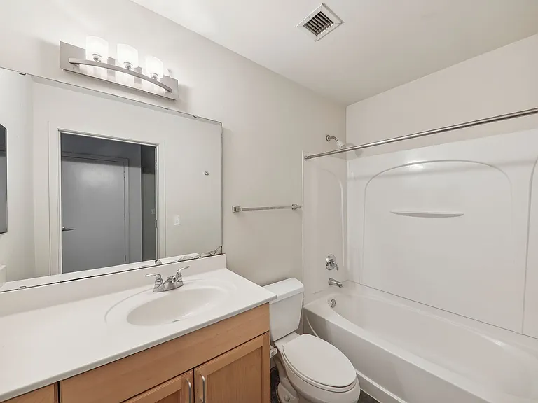 Stadium Loft Apartments — Photo 36