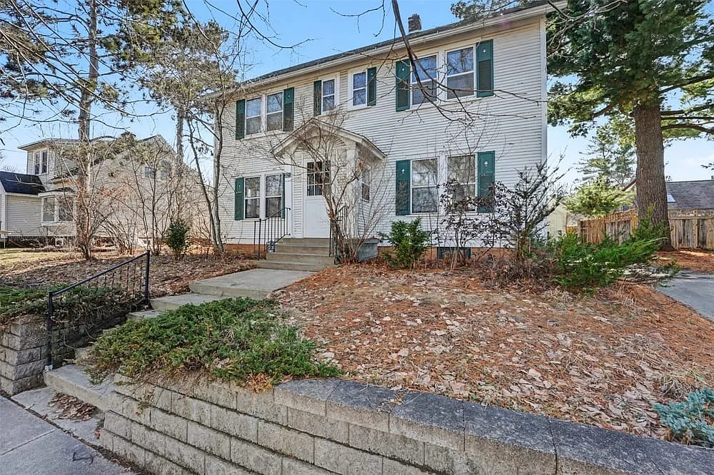 3 bed, 1.5 bath, 1678 sqft, $2,495 — Photo 1