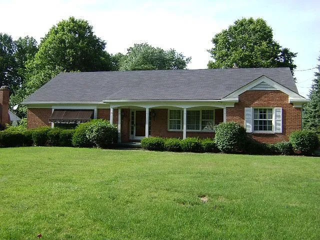 760 Glenbrook Rd photo 1