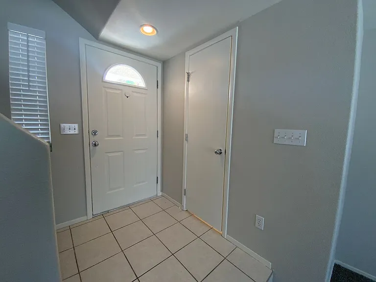 10256 Grecian Laurel Ct — Photo 6