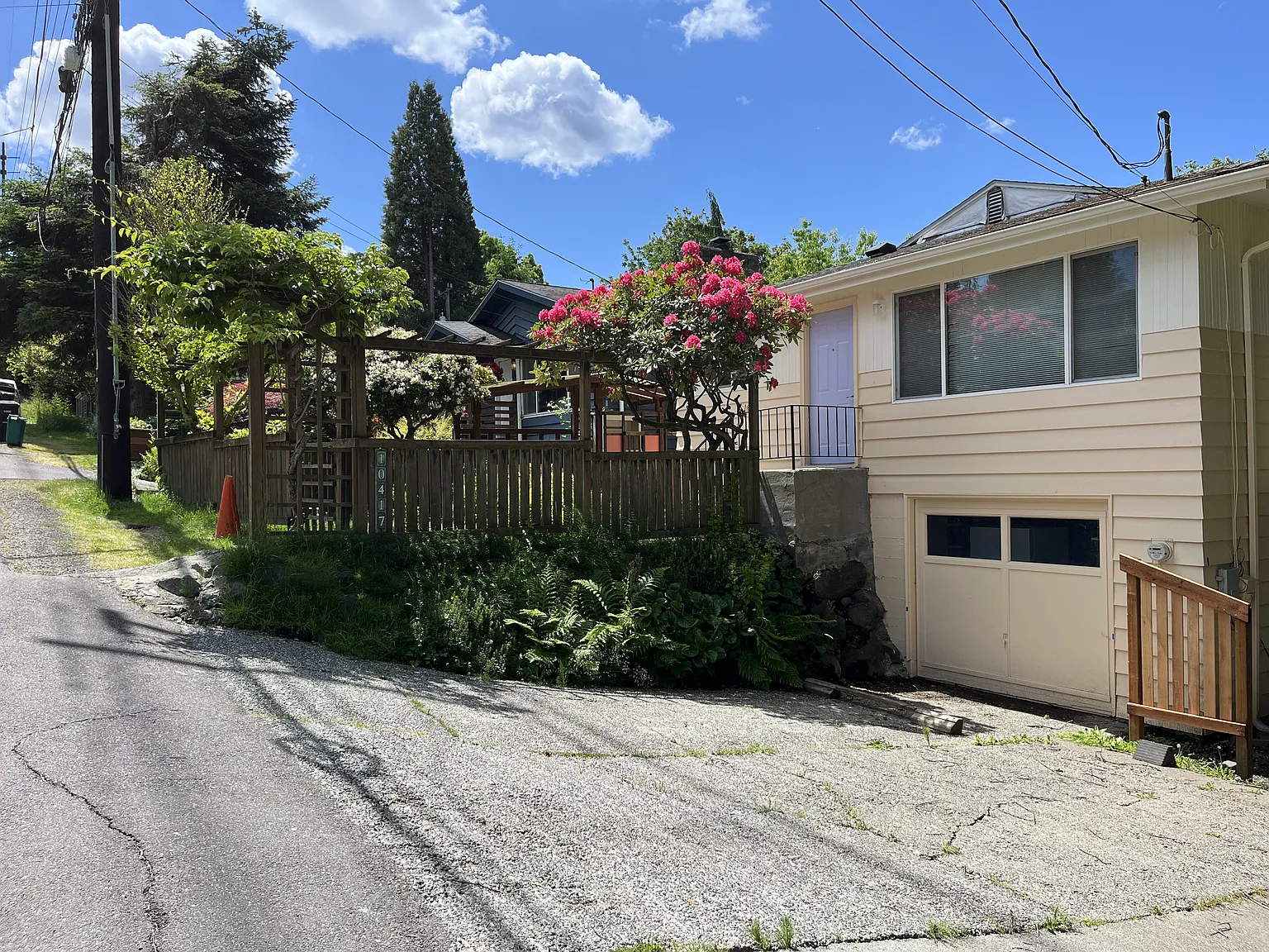 10417 8th Ave NE — Photo 1