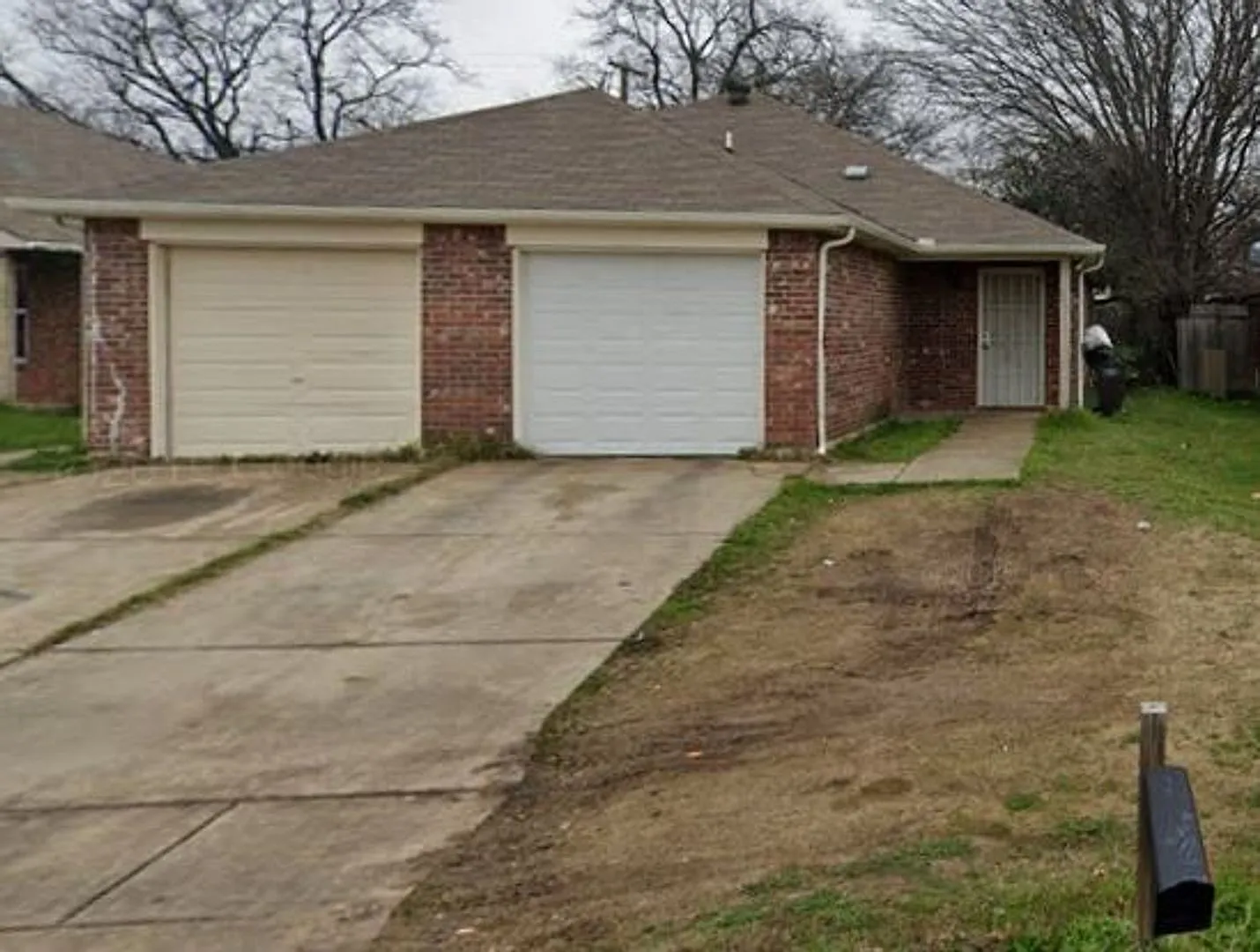 3 Bedroom Duplex In South Fort Worth — Photo 2