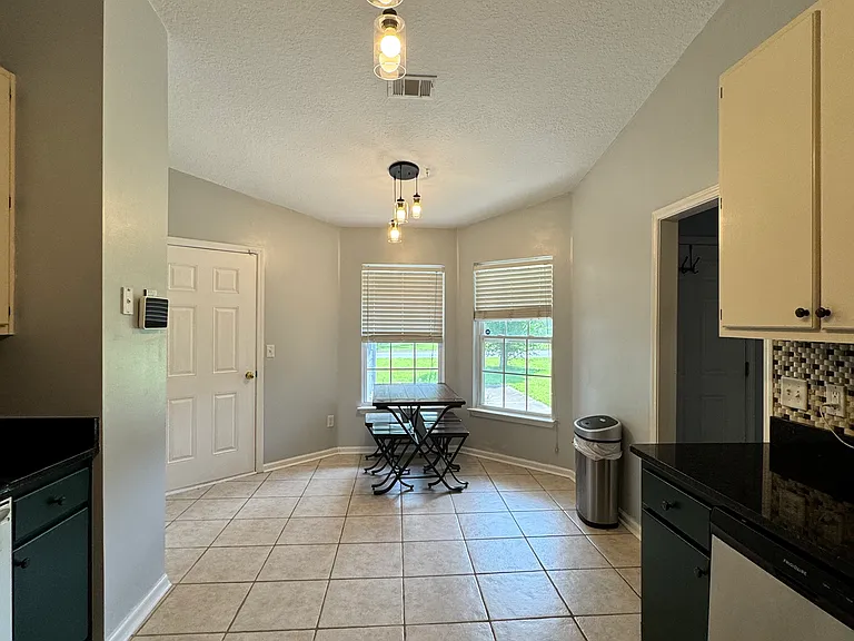 38 Kristins Dr — Photo 11