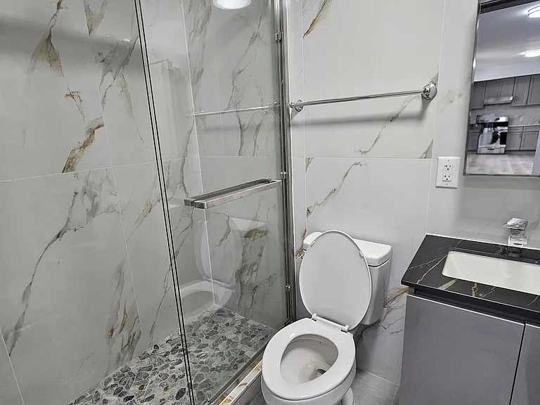 1724 W 13th St #1F — Photo 11