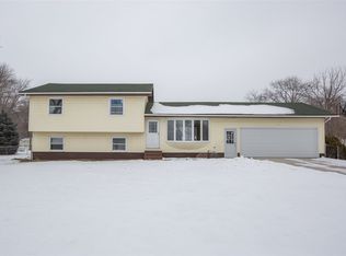 416 4th St, Washburn, IA 50702