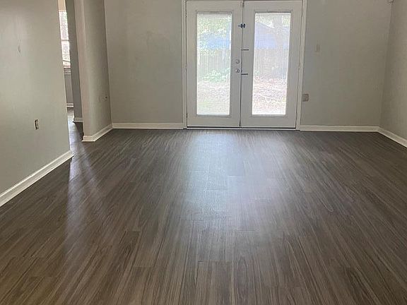 2nd image of 957 Lakeside Dr
