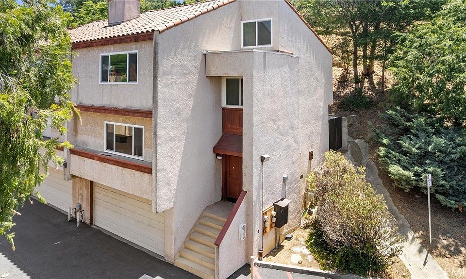 1st image of 1076 S Garfield Ave