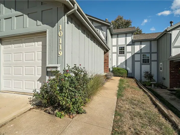 10119 Edelweiss Cir, Merriam, KS 66203