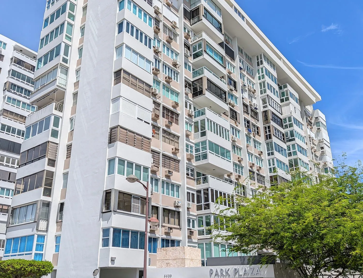 Park Plaza (Condominio) — Photo 1