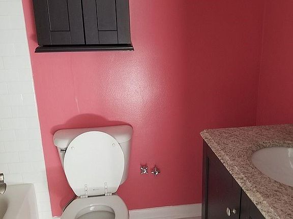4th image of 337 N Carter St #106