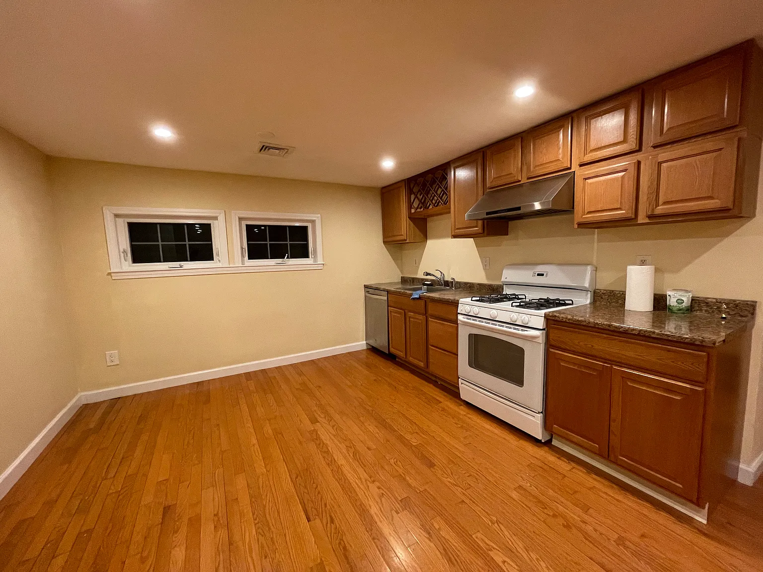 16 Vincent Ave — Photo 2