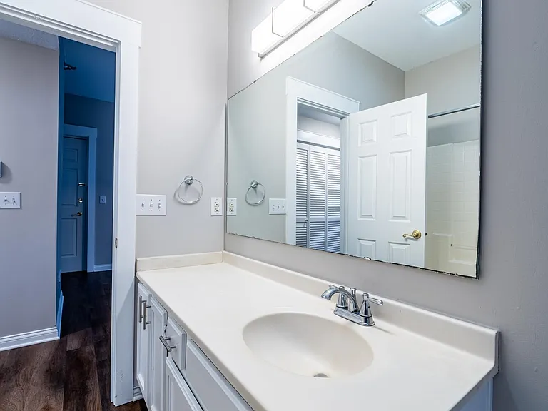 234 E 9th St #304 — Photo 5
