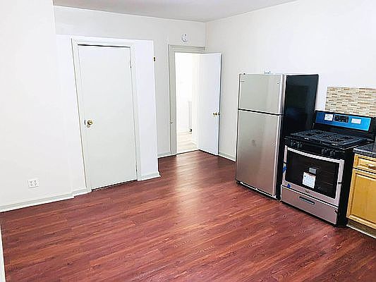 2nd image of 957 Lafayette Ave