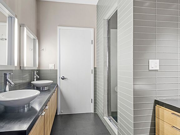 5th image of 257 W 17th St APT 6B