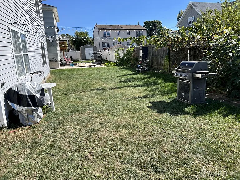 37 Beverly St — Photo 3