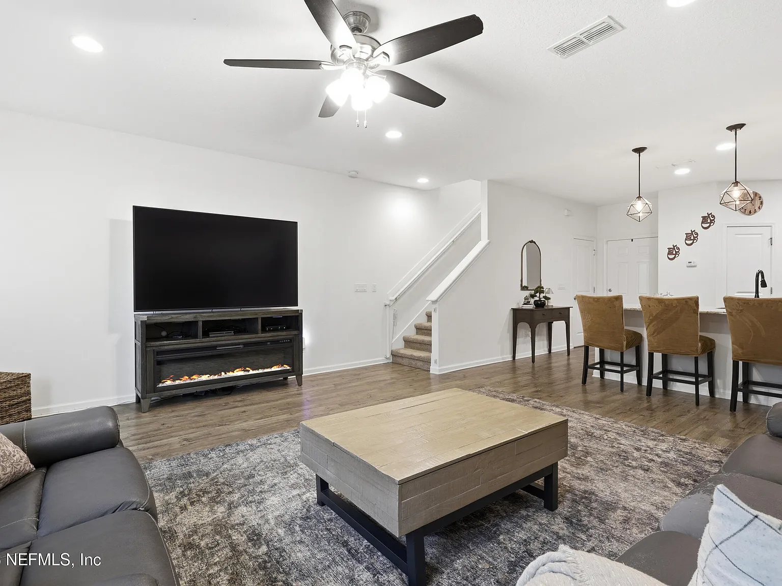 3 bed, 2.5 bath, 1636 sqft, $1,980 — Photo 4