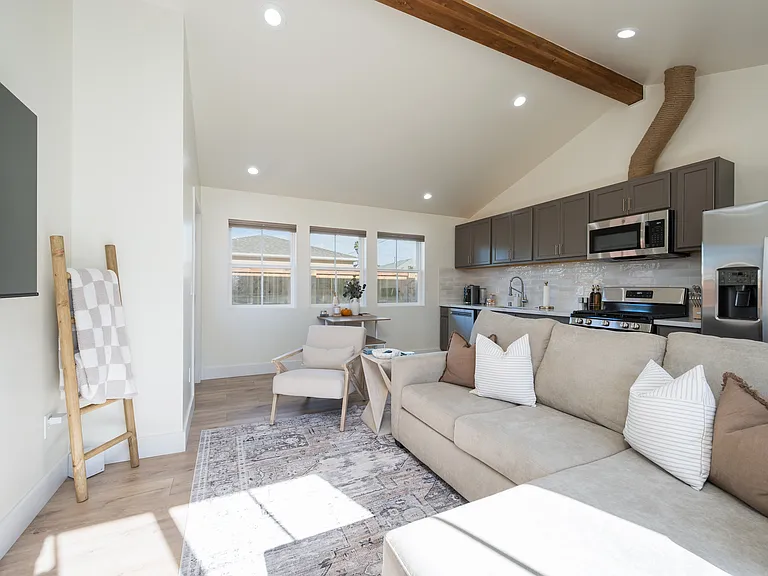 717 Bennett Ave #B — Photo 6