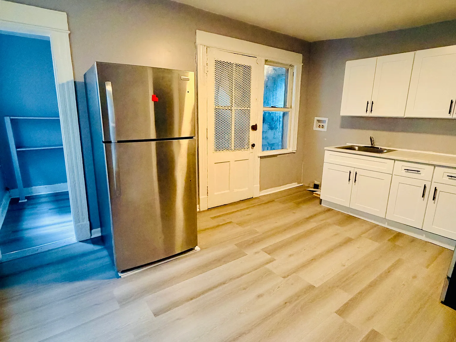 3 bed, 1000 sqft, $1,500 — Photo 2