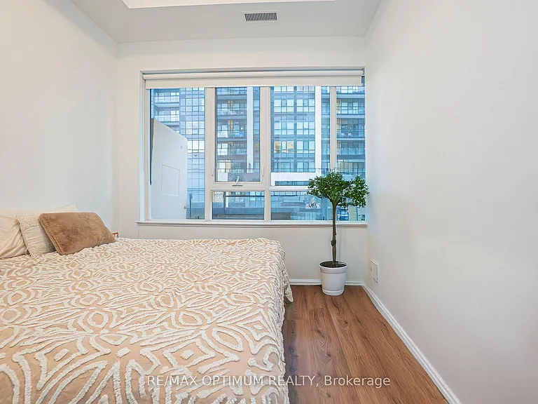 395 Dundas St W #219 — Photo 7
