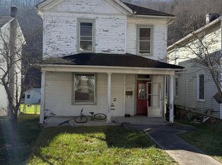 605 Roxbury St, Clifton Forge, VA 24422