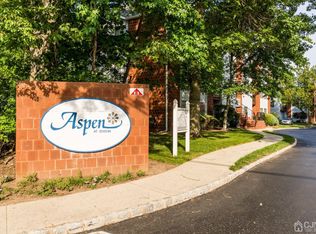 36 Boulder Dr, Edison, NJ 08817