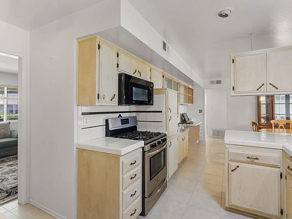 4th image of 29020 Glen Oaks Dr