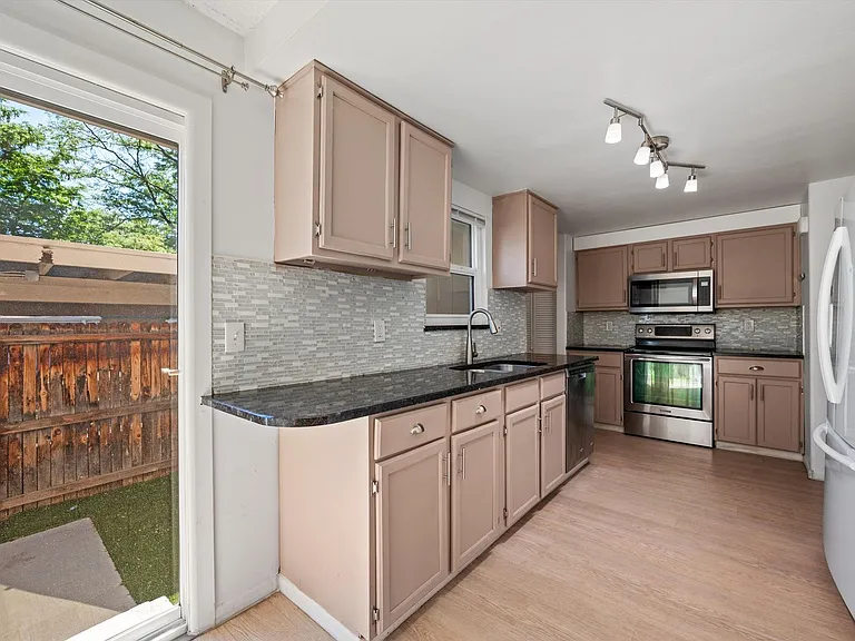 8758 E Roundtree Ave — Photo 6
