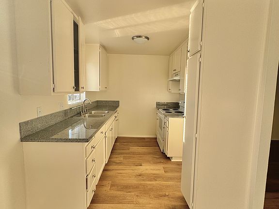 5th image of 14432 Bledsoe St #202