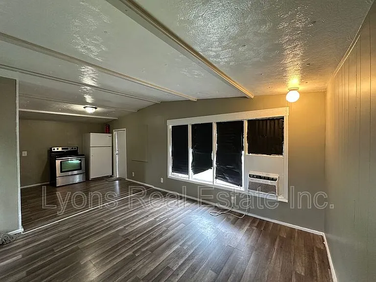 8086 Heck Dr #1A — Photo 10