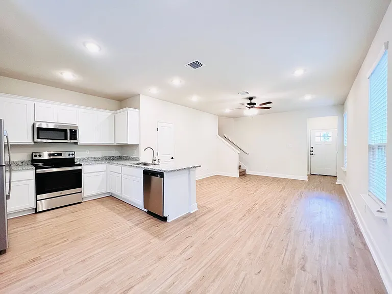 10322 Lynwood Vlg — Photo 12