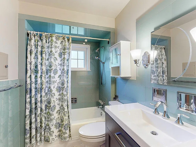 1835 Phelps Ave — Photo 16