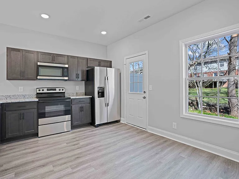 Highland Oaks — Photo 36