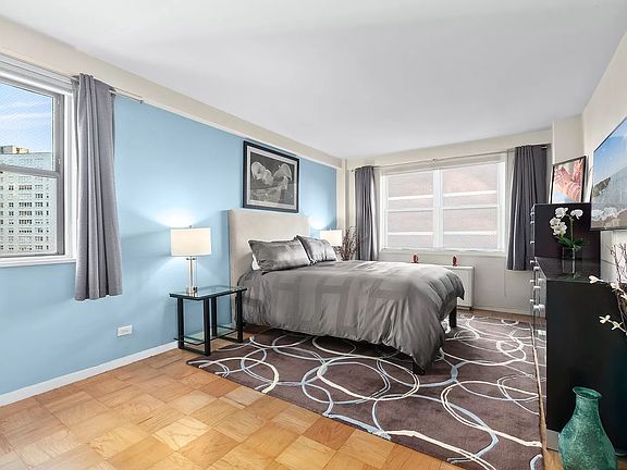 3rd image of 165 W 66th St APT 14J