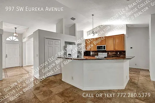 997 SW Eureka Ave Photo 1