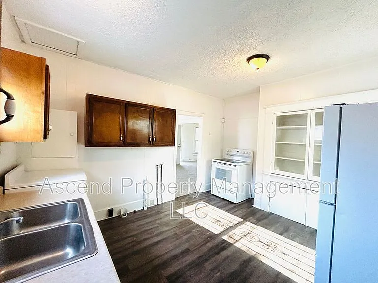 1006 Rockway Dr — Photo 5