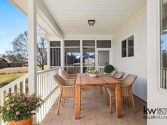 5th image of 655 Cove Rd