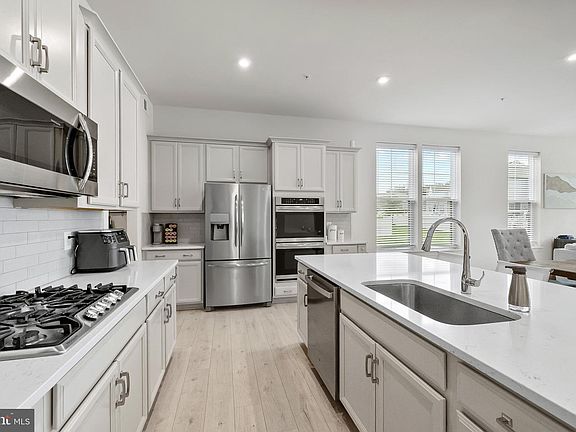 3rd image of 2885 Broad Wing Dr