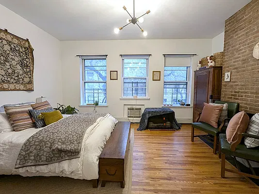 Bedroom, photo 1