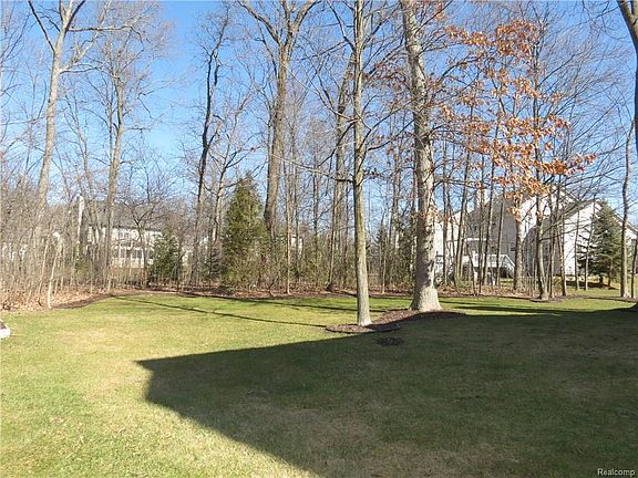 5th image of 1096 Equestrian Dr