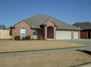 2129 Oak Dr, Moore, OK 73170