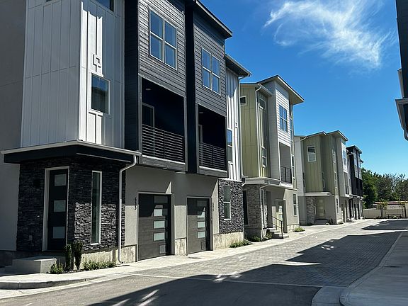 3rd image of 532 E Violets Cove Ln