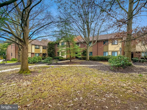 805 Cypress Point Cir #B, Mount Laurel, NJ 08054