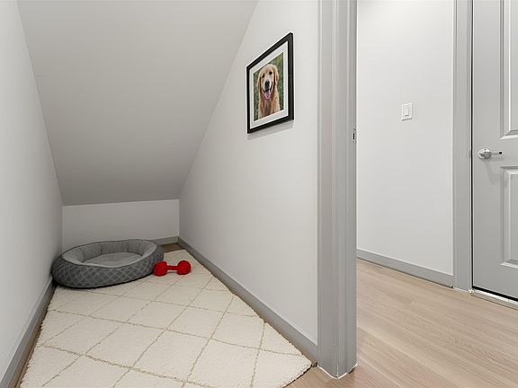 4th image of 16 Fulton Row Ln