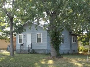 802 C St, Charleston, IL 61920