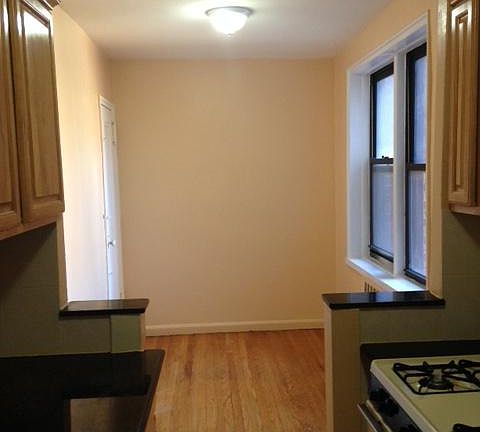 5th image of 3622 Parsons Blvd