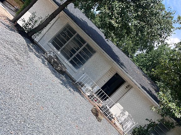 3rd image of 312 Davis Park Rd #A