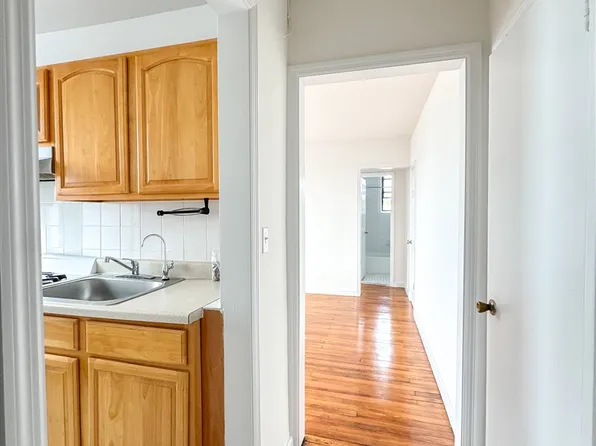 4152 49th St APT 12, Sunnyside, NY 11104