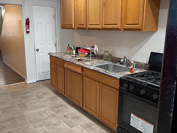 3rd image of 1425 Edgmont Ave